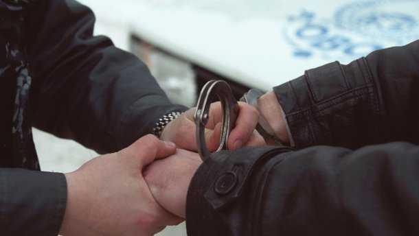 В Днепре полицейский сломал руку задержанному