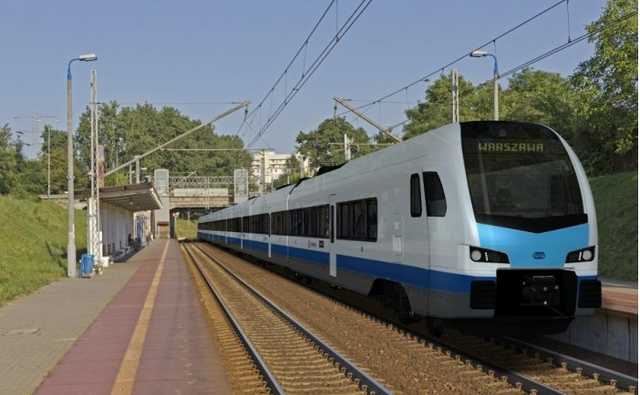 Скоростной поезд протаранил пассажирский автобус, застрявший на переезде