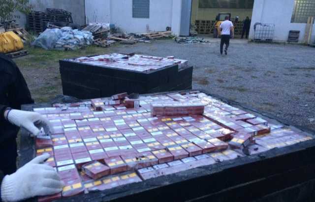 Спецоперація силовиків на Закарпатті: вилучено 300 ящиків контрабандних цигарок