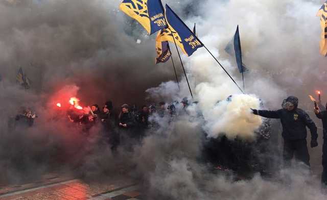 Нардеп Билецкий организовал под Радой массовые беспорядки