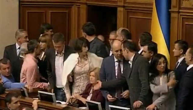 Особый порядок местного самоуправления в Донбассе продлен еще на год