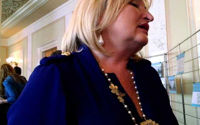 Шокуюче відео: дружина Луценка командує донецьми бандитами в Раді