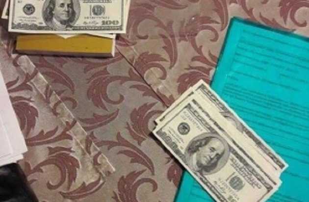 На Киевщине адвокат пыталась «договориться» с прокурором за 1,5 тыс. долларов