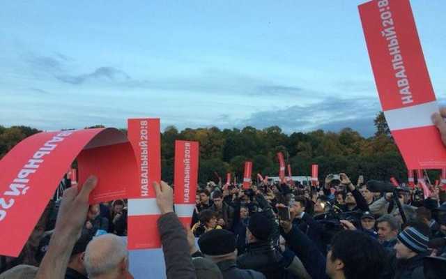 На протестах в Питере пролилась первая кровь