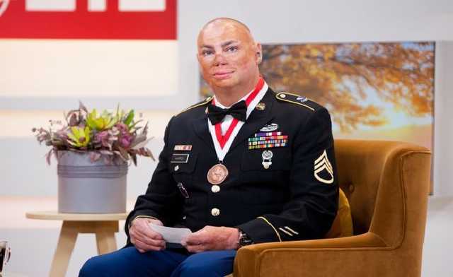 Жажда жизни: американский герой, который перенес 75 операций, встретился с ветеранами АТО