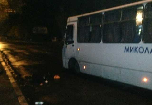 ДТП со смертельным исходом в Николаеве: автобус сбил двух людей на дороге