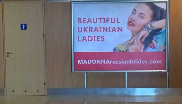 Скандал из-за рекламы секс-туров в аэропорту Харькова