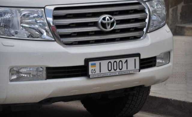 Президенту предлагают продавать «красивые» автономера на аукционе