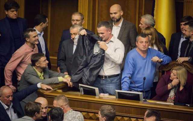 1:1 – как власть и оппозиция сыграли бой за реинтеграцию