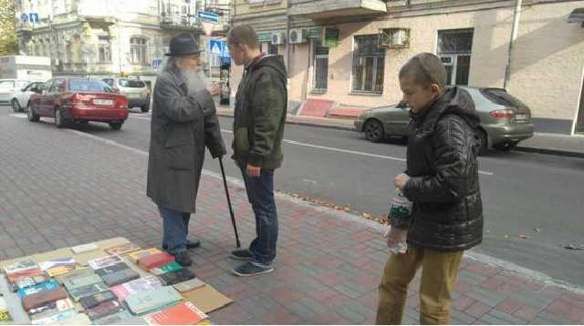 Мережу вразила історія 91-річного патріота України, який допомагає бійцям АТО