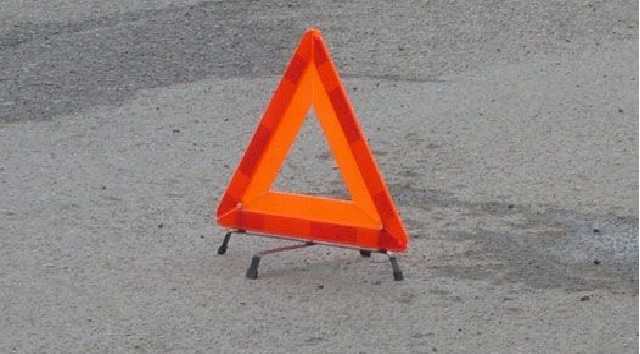 В Киеве женщина вышла из собственного авто и кинулась под грузовик