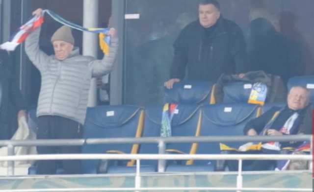 Кравчук, МВД и другие - политический бомонд занял на футбольном матче всю VIP-трибуну