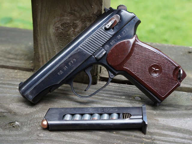 Кража оружия одесской мехбригады: пистолеты продают по 300 долларов