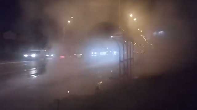 Отопительный сезон переносится: проспект Лобановского залило горячей водой