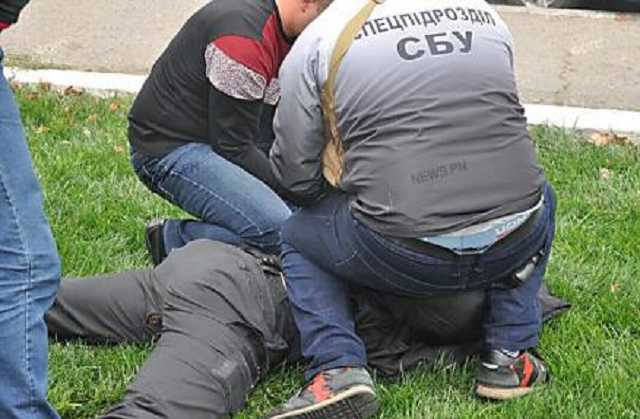 Алчный полицейский «погорел» на взятке от водителя угнанного авто