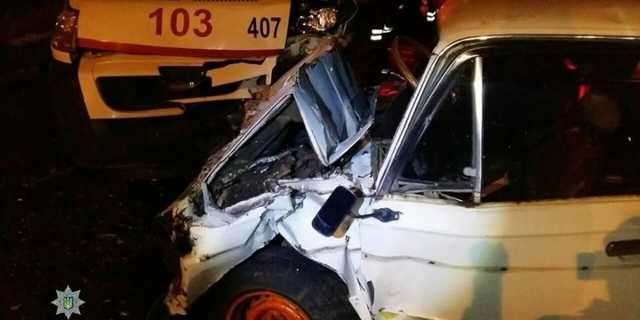 В Запорожье ВАЗ протаранил детский реанимобиль: трое пострадавших