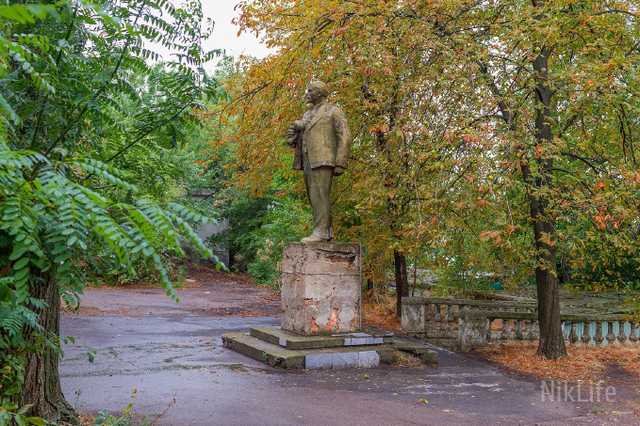 В Николаеве стоит последний «выживший» Ленин, а архитектура XIX века «падает на дно»