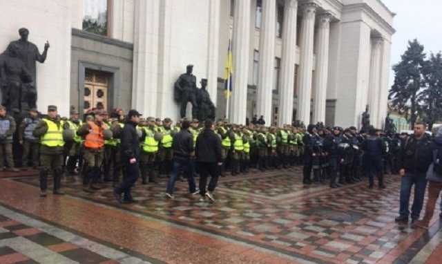 Стало известно, как нардепы вырывались из Рады