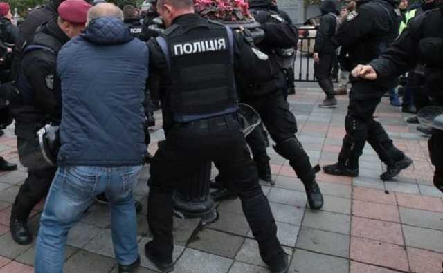 В центре Киева начинаются массовые обыски и проверки документов