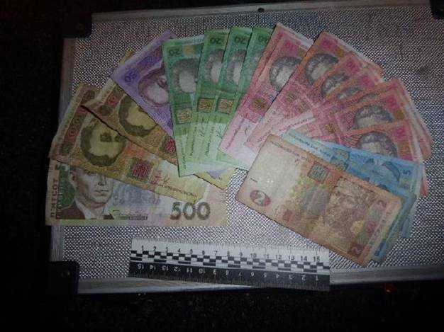 В Киеве в Гидропарке жестокий грабитель избил и душил девушку