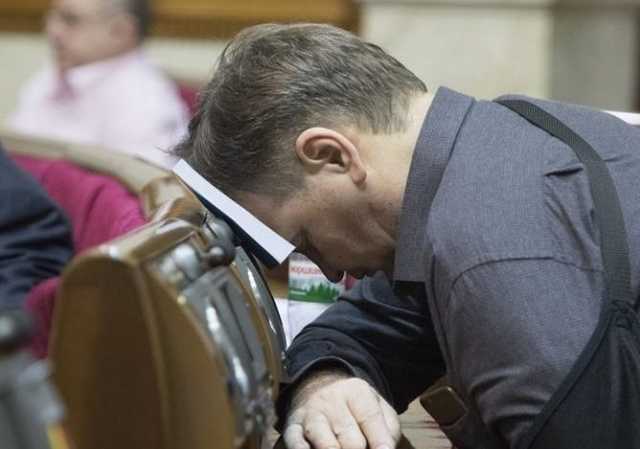 Депутаты объяснили, почему прогуливают заседание Рады