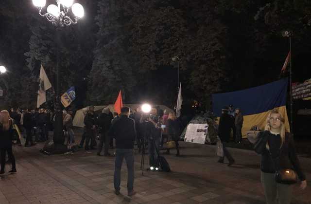 Режим Авакова-Порошенка. Поліція нехтує законом і Конституцією, не пропускає нікого, — Лещенко