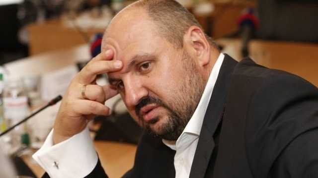 Суд снова обязал Розенблата надеть браслет слежения