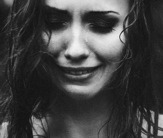 Почти труп: подростки яростно избили подругу из-за 500 гривен