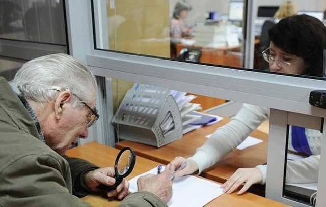 Стало известно, почему пенсионеры получили разные суммы доплат