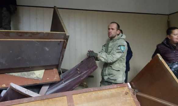 Поліція взяла штурмом суд: йдуть масові затримання соратників Коханівського