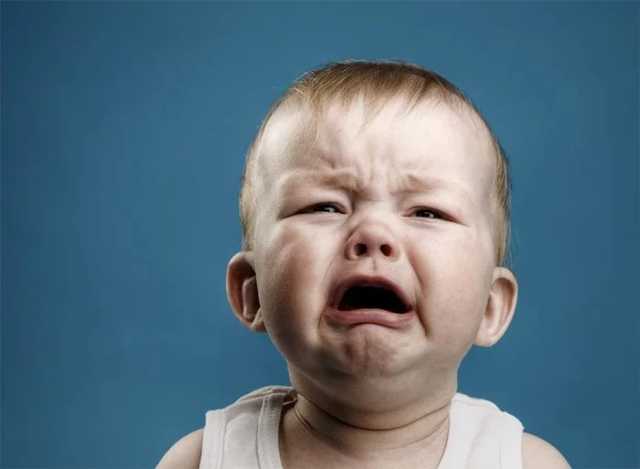 Мама, хочу кушать: в Киеве малыши два дня плакали под закрытой дверью