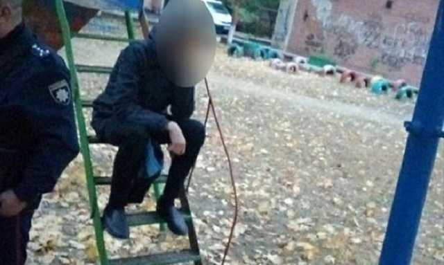 В Херсоне на детской площадке устроили стрельбу, задержан 15-летний парень