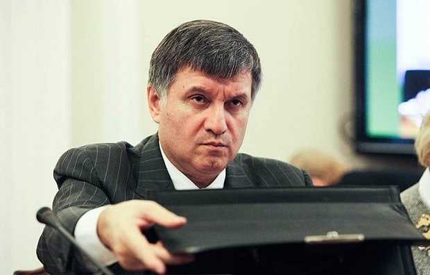 Нацполиция собралась потратить 2 млн гривен на покупку более 2 тыс. наручников