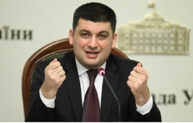 Скаршевский: "Премьер-министру 40-миллионной страны не помешало бы высшее образование"