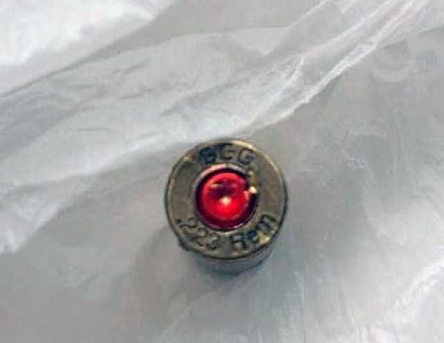 Ночью неизвестный подстрелил 3-х парней и скрылся