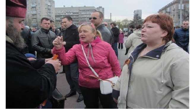 Суд обрав запобіжний захід для жінки, яка молотком побила АТОвця