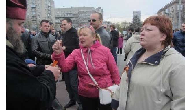 Суд обрав запобіжний захід для жінки, яка молотком побила АТОвця