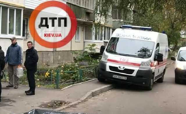 На Оболони в Киеве мужчина разбился, упав с шестого этажа