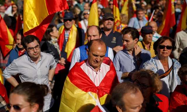 В Барселоне десятки тысяч людей вышли на акцию протеста