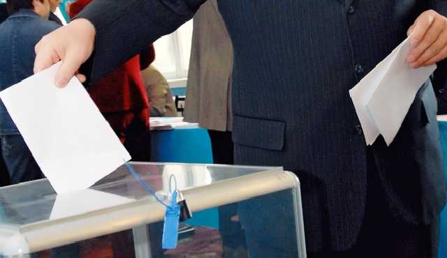 На Николаевщине члены комиссии считают голоса при свете мобильных телефонов