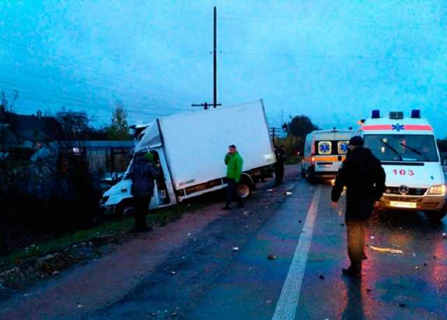 Под Житомиром водитель грузовика устроил смертельное ДТП с маршруткой