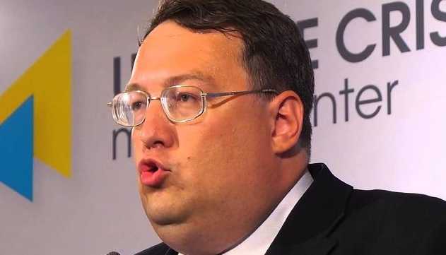 Геращенко с кровати встать не успевает — убийство уже раскрыто. Рука Кремля