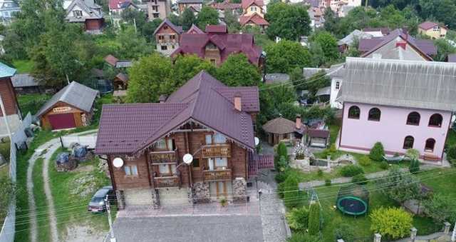 Як зампрокурора Івано-Франківської області займається незадекларованим готельним бізнесом