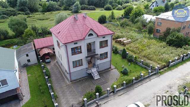 Особняки, квартиры и авто: в сети показали роскошную жизнь прокурора Николаевщины