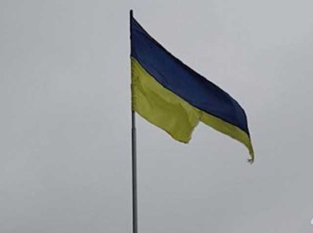 "Переполнили чувства": на Донетчине варварски изрезали флаг Украины