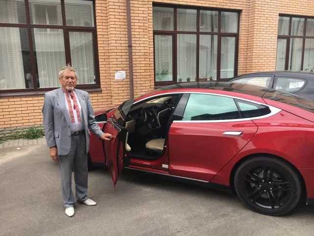 Пасечник прокомментировал наличие Tesla Model S: «Теперь нужно погасить долг до конца года»