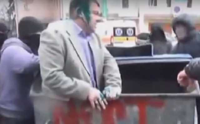 У Тернополі покарали чоловіка, який запхав чиновника в сміттєвий бак