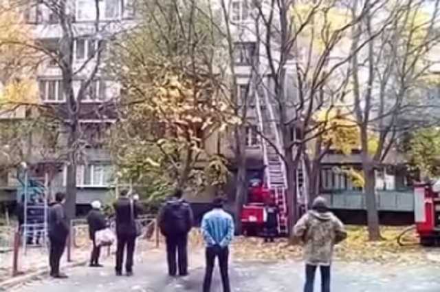 В Киеве вспыхнул крупный пожар в жилом доме, есть жертва