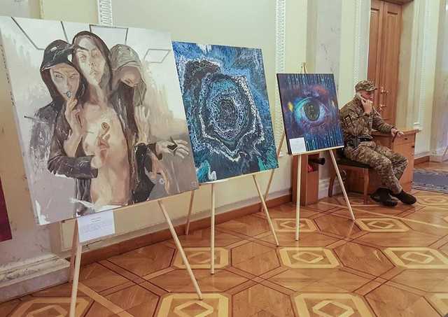 В Верховной Раде заметили голую женщину: фотофакт