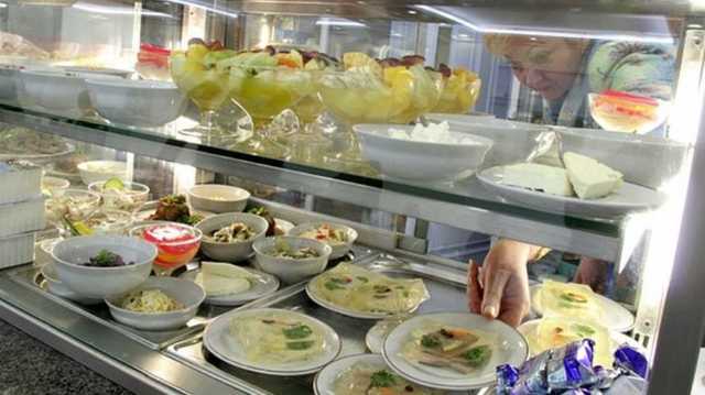 Меню украинских депутатов: помидоры черри, тигровые креветки и осетрина